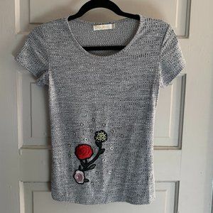 Super cute gray T-Shirt with embroidered detail